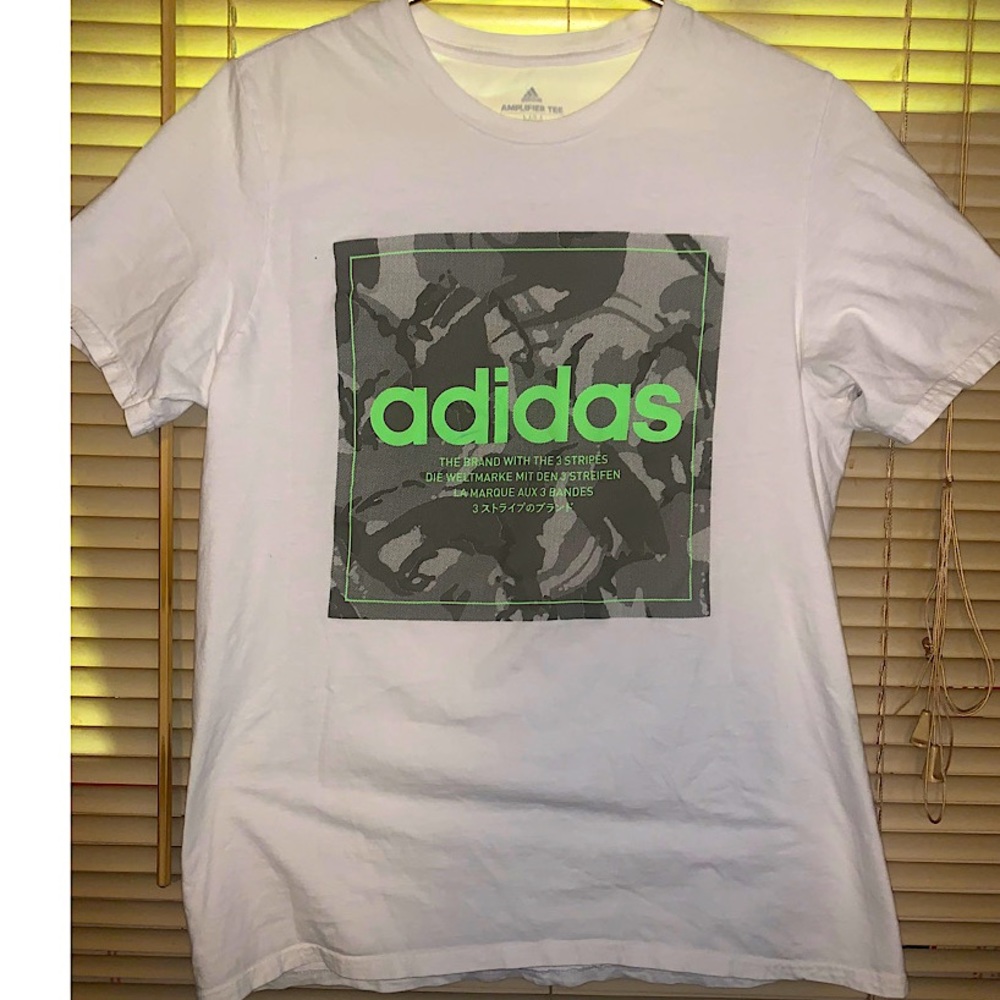 Adidas graphic T-shirt amplifier tee camouflage size M